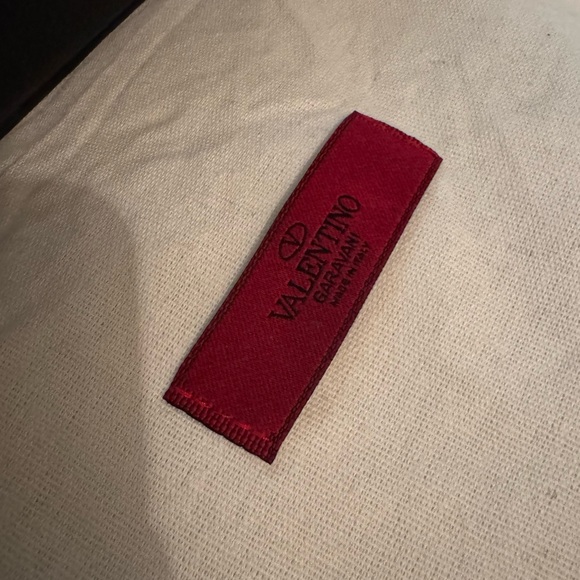 Valentino black leather shoulder bag with rock studs and adjustable strap - Picture 7 of 8